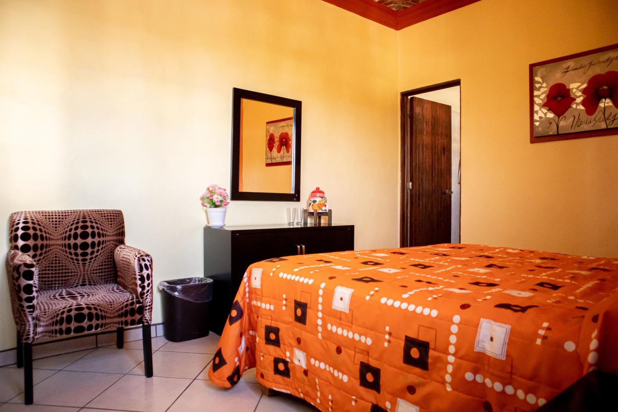 Hotel El Dorado - Cerca De Chapala Y Del Aeropuerto Ixtlahuacán de los Membrillos Exterior foto