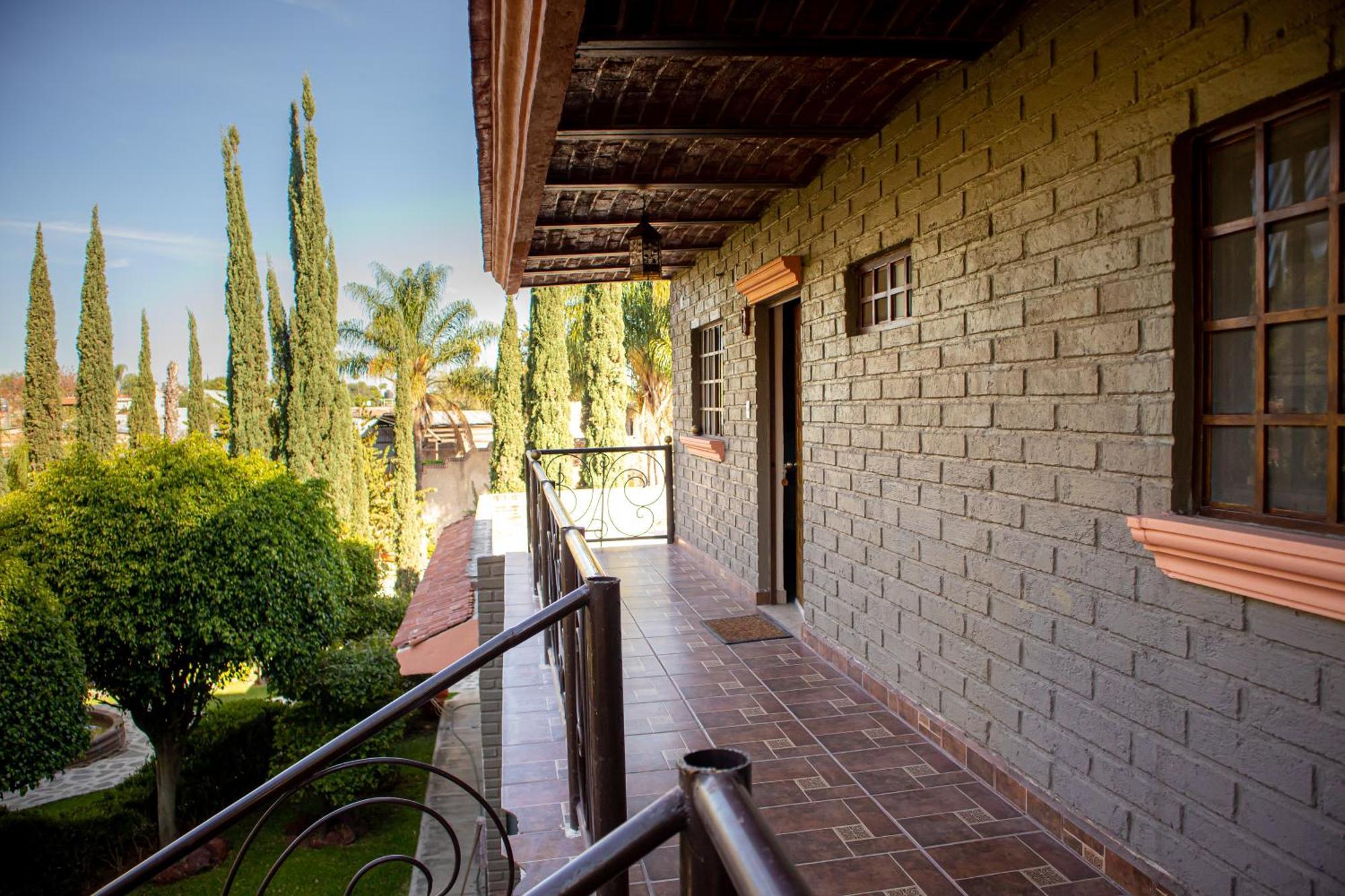 Hotel El Dorado - Cerca De Chapala Y Del Aeropuerto Ixtlahuacán de los Membrillos Exterior foto