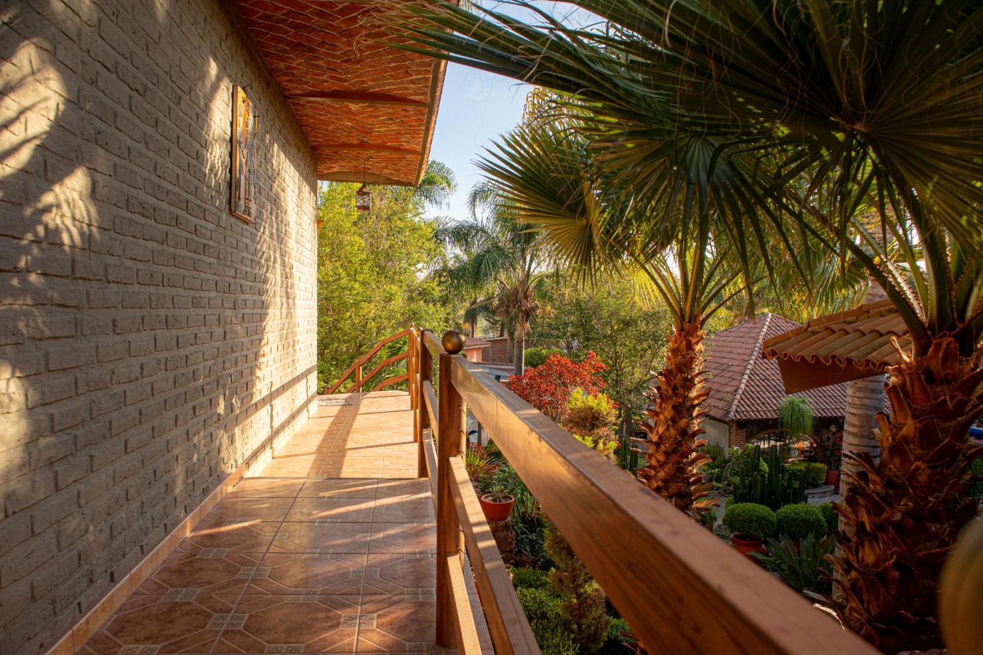 Hotel El Dorado - Cerca De Chapala Y Del Aeropuerto Ixtlahuacán de los Membrillos Exterior foto