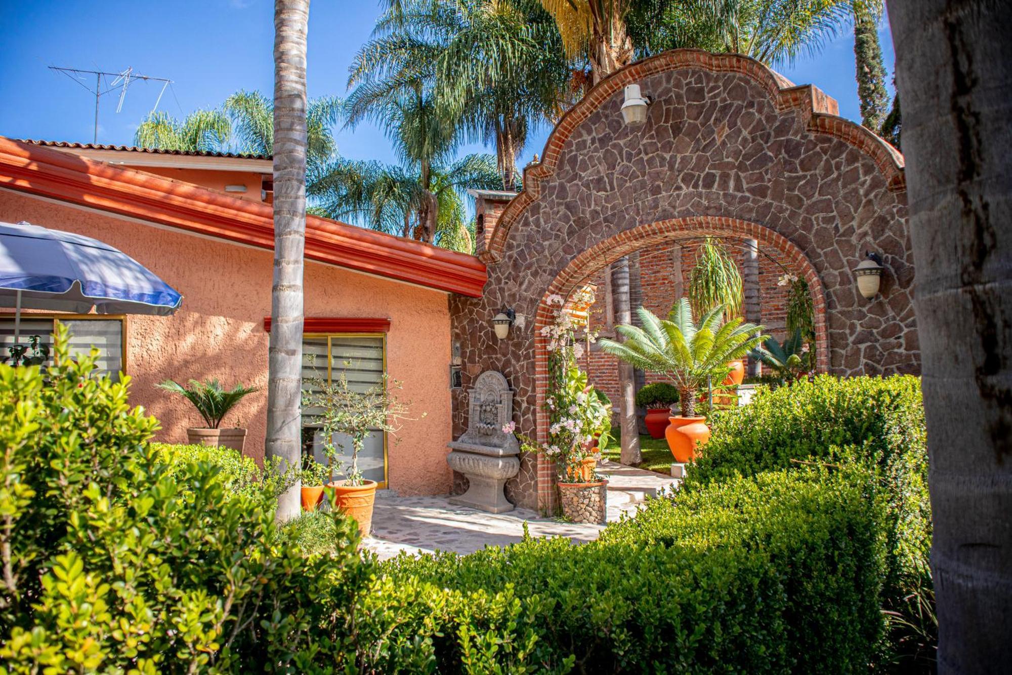 Hotel El Dorado - Cerca De Chapala Y Del Aeropuerto Ixtlahuacán de los Membrillos Exterior foto